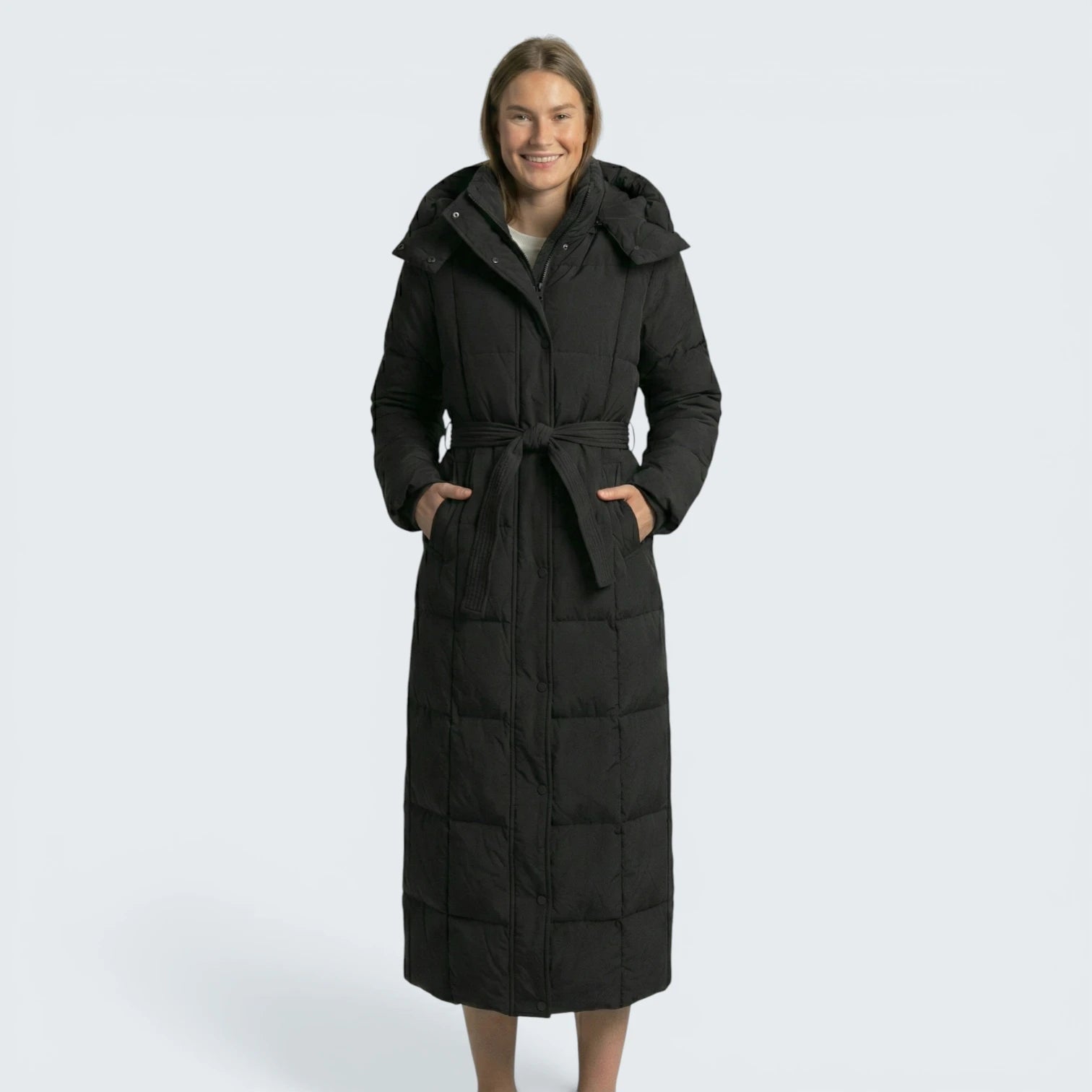 Doudoune Longue Élégante avec Ceinture et Capuche - Manteau Matelassé Coupe Féminine
