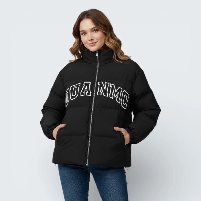 Doudoune Courte Style Universitaire "Varsity" - Veste Molletonnée avec Lettres et Patchs