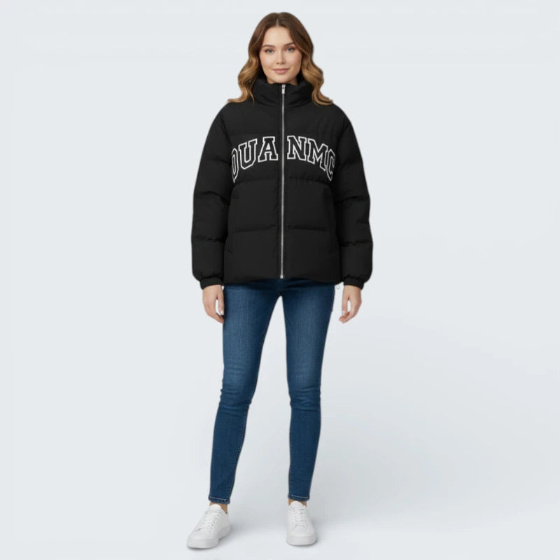 Doudoune Courte Style Universitaire "Varsity" - Veste Molletonnée avec Lettres et Patchs