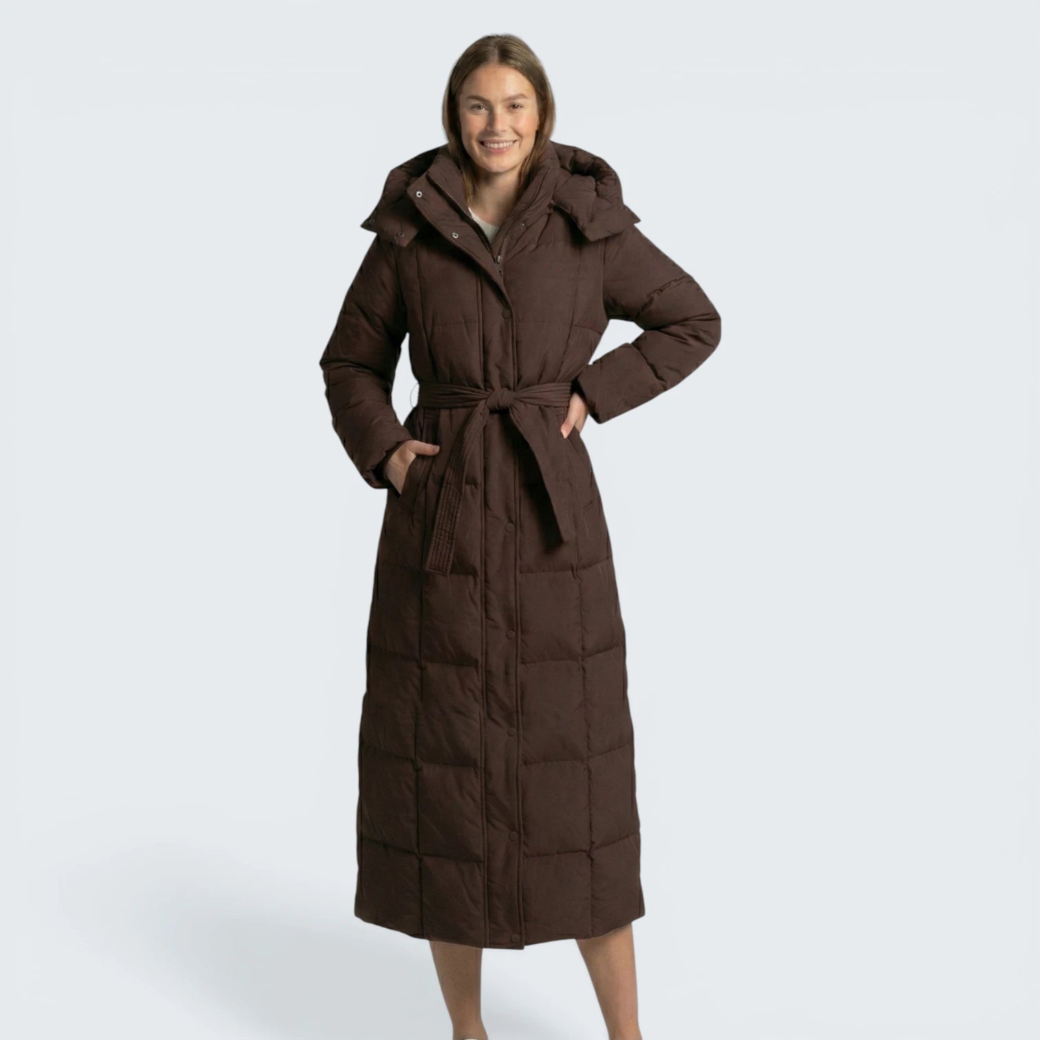 Doudoune Longue Élégante avec Ceinture et Capuche - Manteau Matelassé Coupe Féminine
