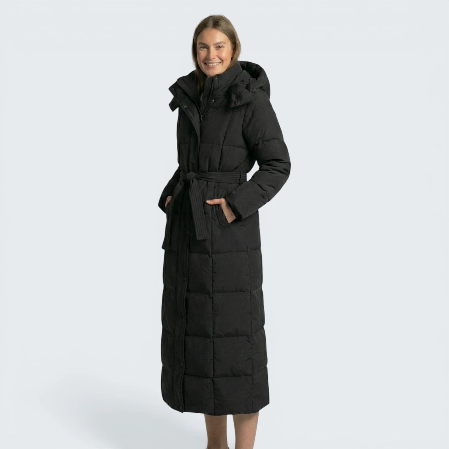 Doudoune Longue Élégante avec Ceinture et Capuche - Manteau Matelassé Coupe Féminine