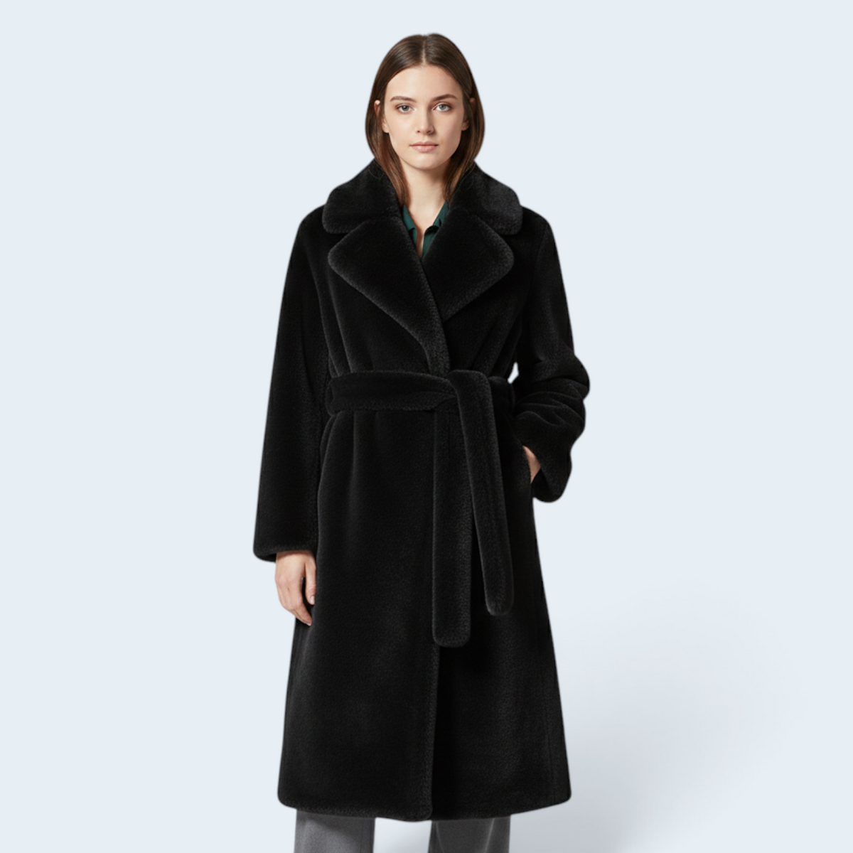 Manteau long en fausse fourrure avec ceinture – Élégance et volume sophistiqué