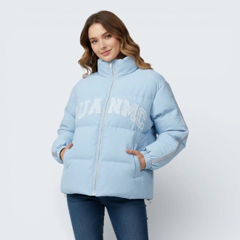 Doudoune Courte Style Universitaire "Varsity" - Veste Molletonnée avec Lettres et Patchs