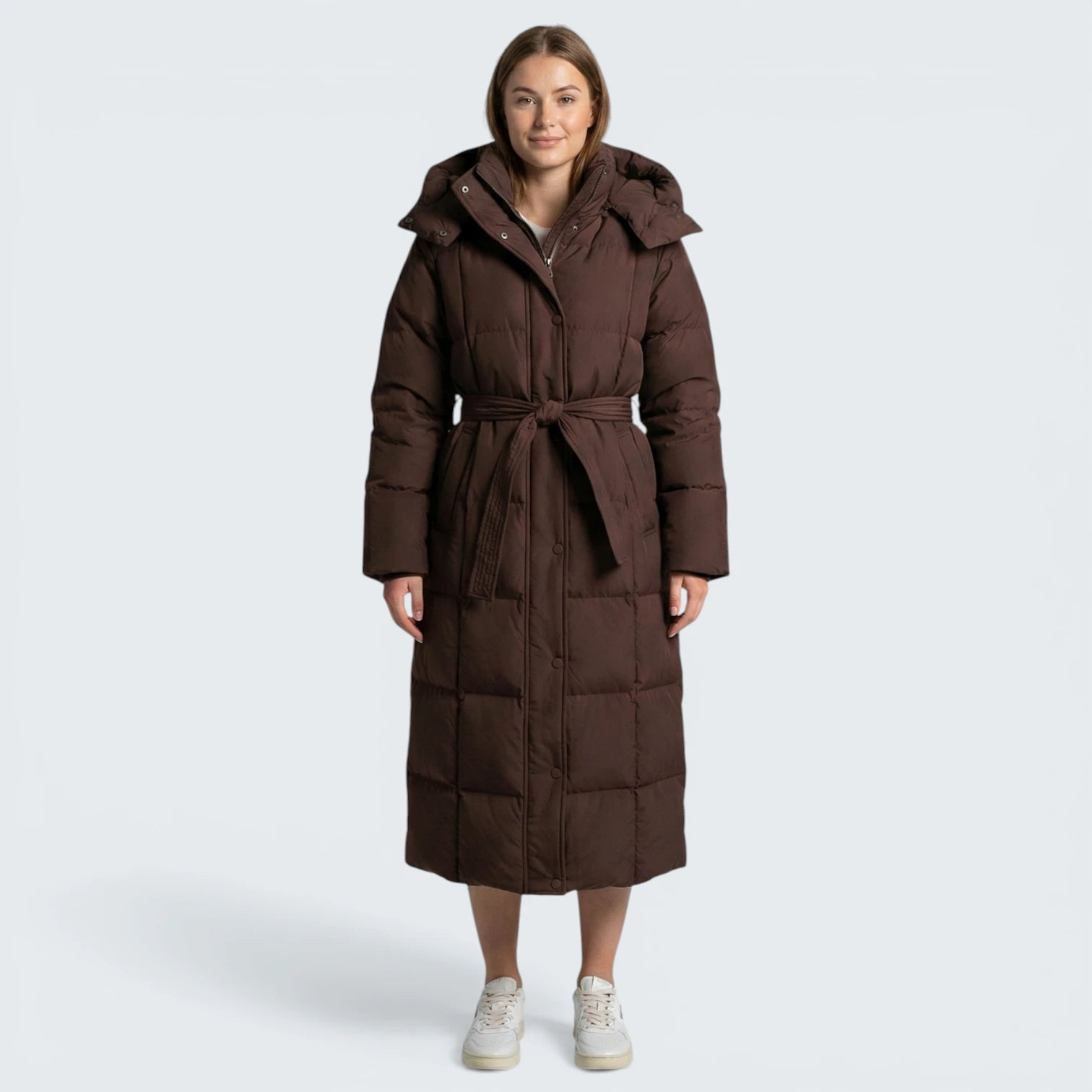 Doudoune Longue Élégante avec Ceinture et Capuche - Manteau Matelassé Coupe Féminine