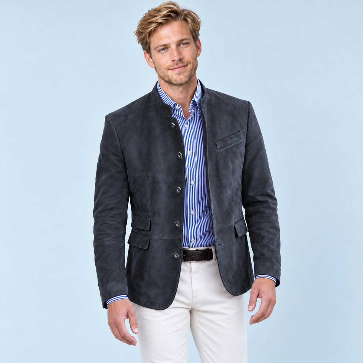 Veste bleu marine portée de face