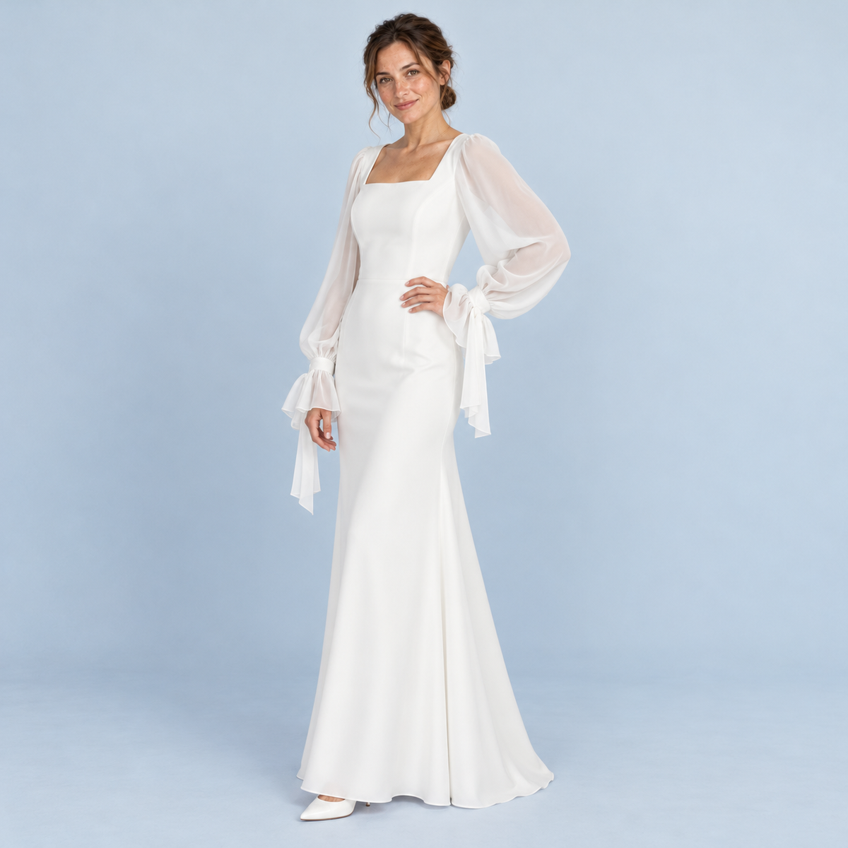 Robe blanche à manches vaporeuses, vue de trois quarts