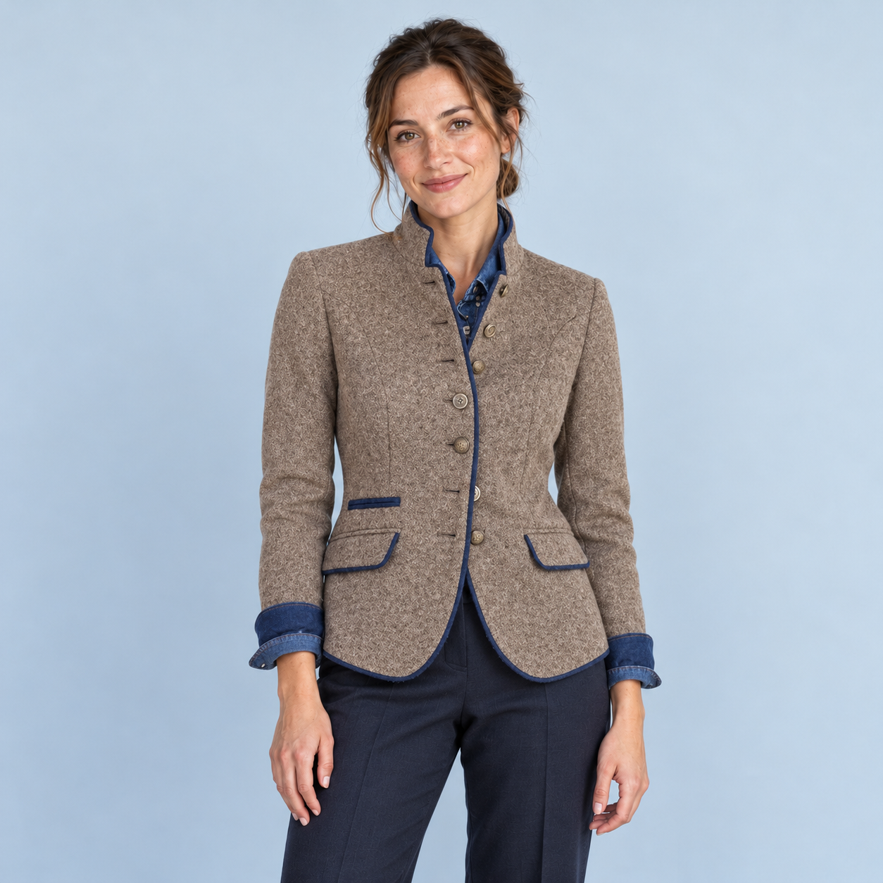 Blazer marron porté de face