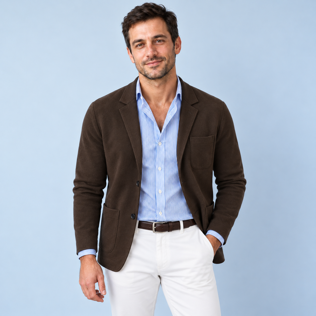 Blazer marron porté de face