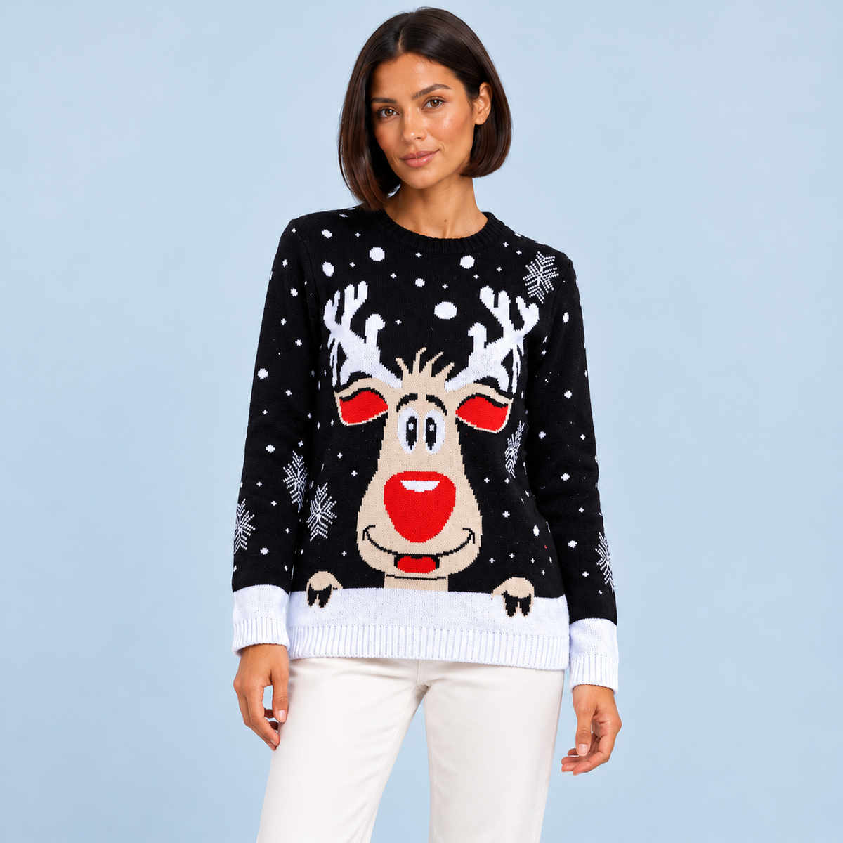 Pull de Noël noir porté de face