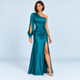 Robe longue asymétrique turquoise, vue de trois quarts sur modèle