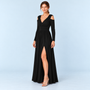 Robe longue noire à épaules ajourées, vue de trois quarts
