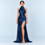 Robe satinée drapée bleu marine, vue de face sur modèle