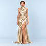Robe satinée drapée doré champagne, vue de face sur modèle