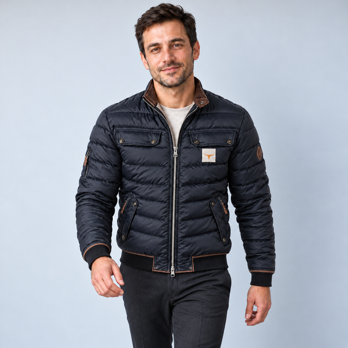 Bomber matelassé à col montant — Bleu marine, pose 4