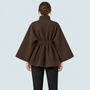 Cape femme marron ceinturée – vue de dos