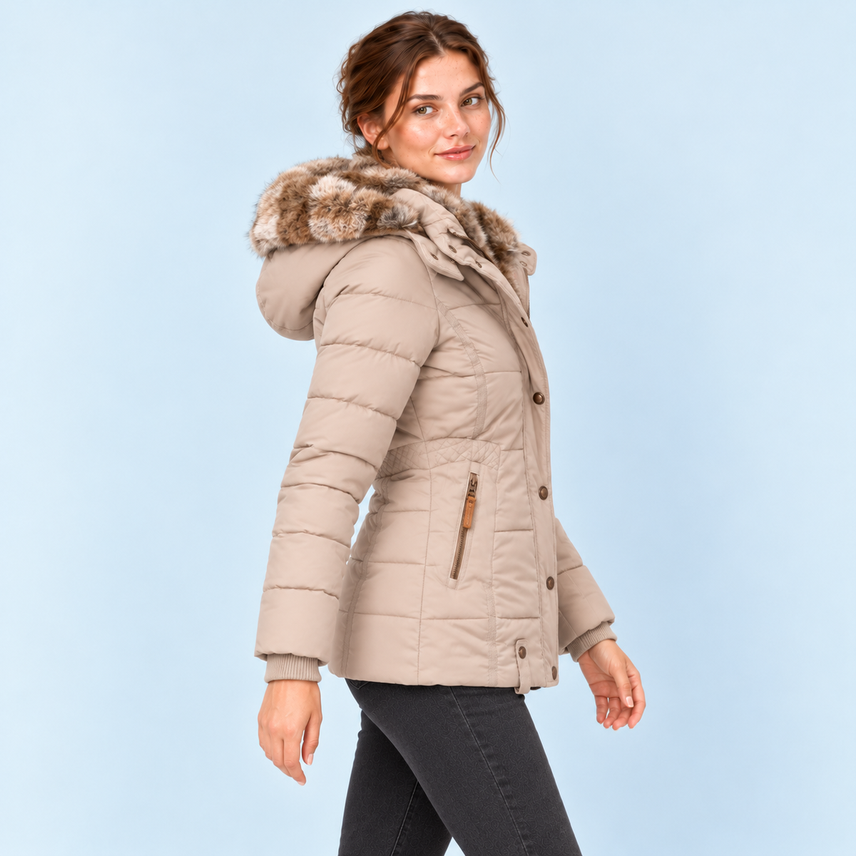 Doudoune femme cintrée à capuche — beige — vue profil