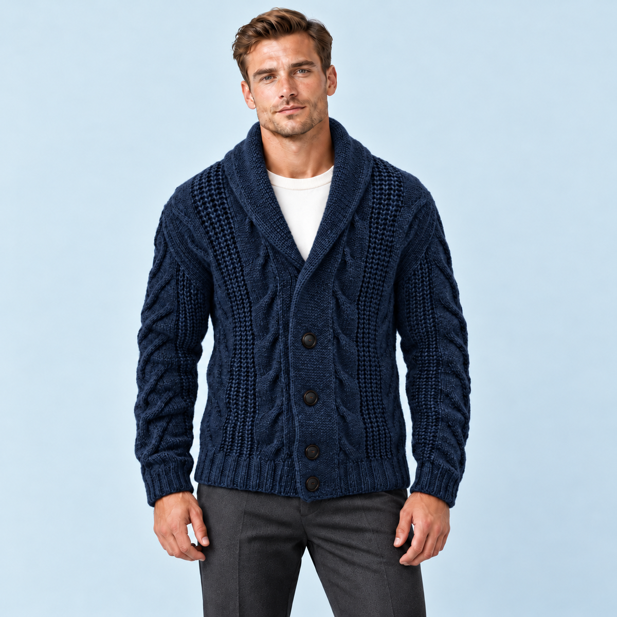 Gilet homme bleu marine en maille torsadée à col châle — vue de face, Modèle D