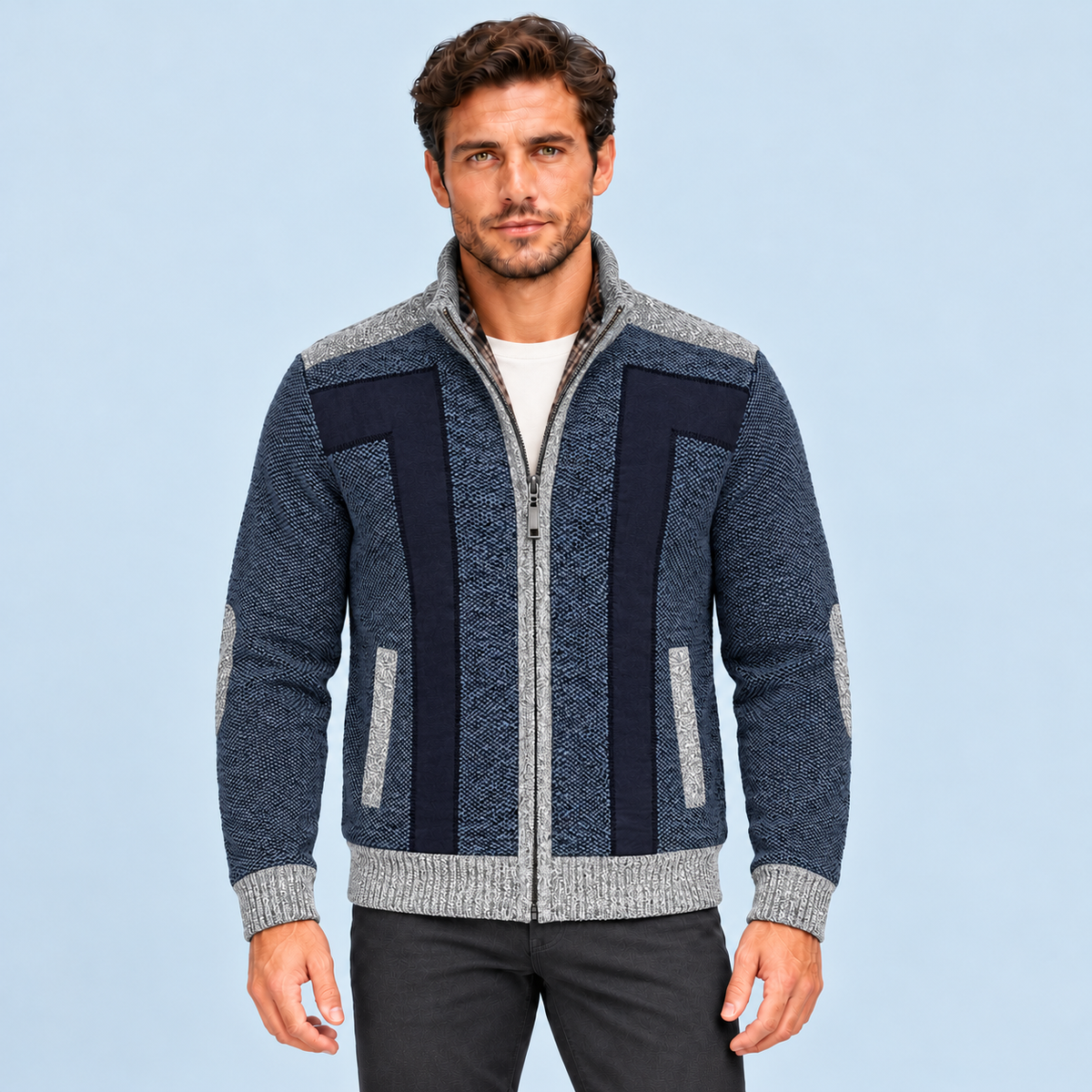 Gilet homme bleu marine zippé à empiècements contrastés, vue de face sur modèle B