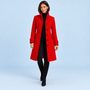 Manteau long à col montant — rouge, face avec mannequin