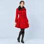 Manteau femme cintré rouge — vue trois-quarts