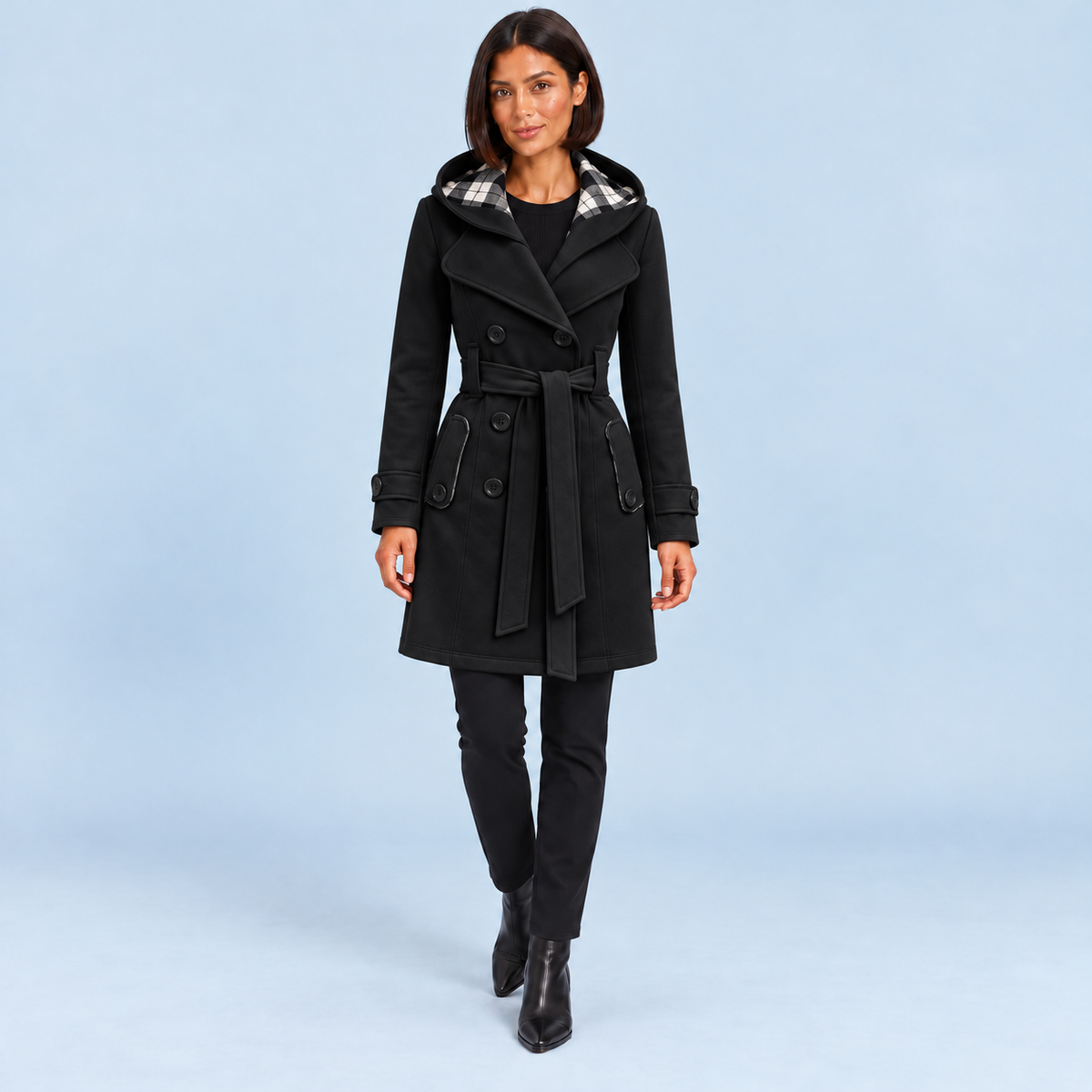 Manteau croisé femme noir à capuche et ceinture, vue de face