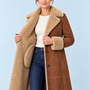 Manteau long femme effet daim à doublure bouclée — marron — détail de la doublure