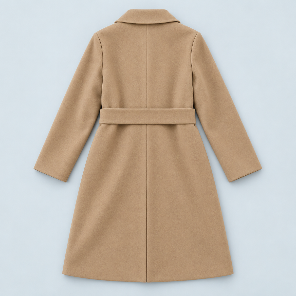 Vue arrière indicative du manteau beige posé à plat, reconstitution à vérifier avant publication