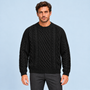 Pull ample homme en maille torsadée noir, vue de face sur le Modèle B