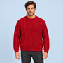 Pull ample homme en maille torsadée rouge, vue de face sur le Modèle B
