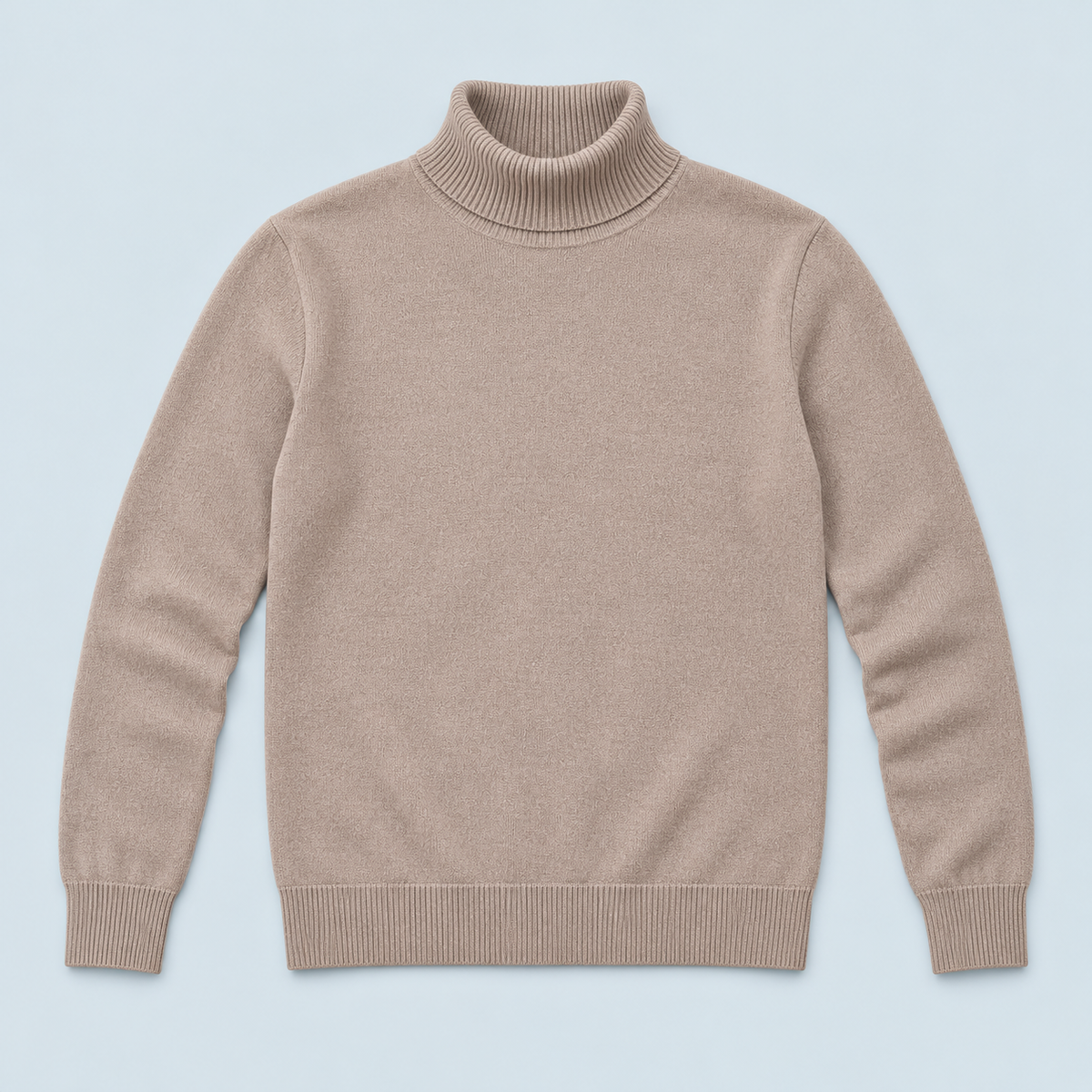 Pull homme beige à col roulé présenté à plat, vue de face