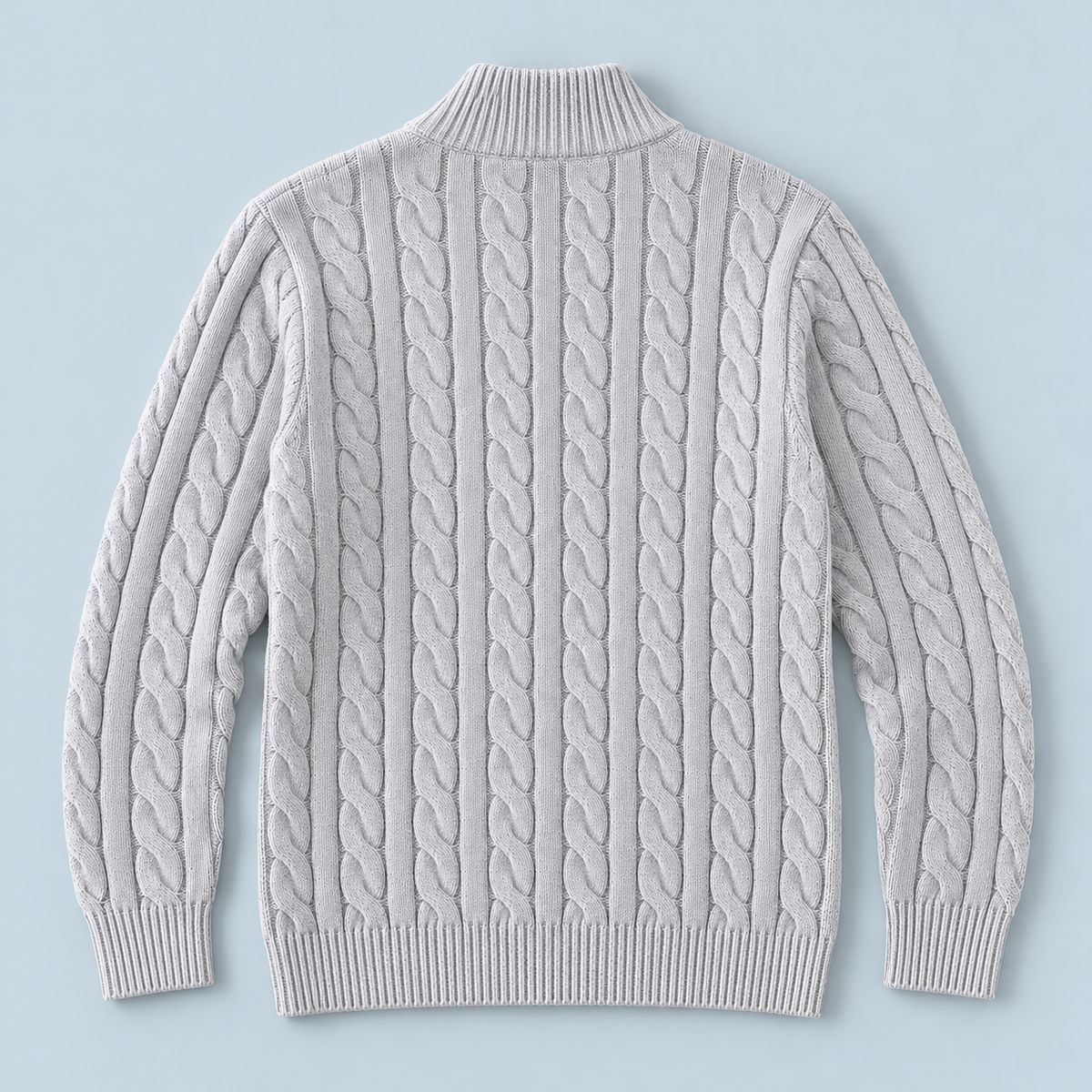 Pull torsadé homme gris présenté à plat, vue de dos
