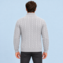 Pull torsadé homme gris à col camionneur zippé, vue de dos