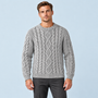 Pull torsadé homme gris clair à col rond, vue de face sur le Modèle D