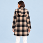 Manteau à carreaux à capuche — abricot, dos avec mannequin