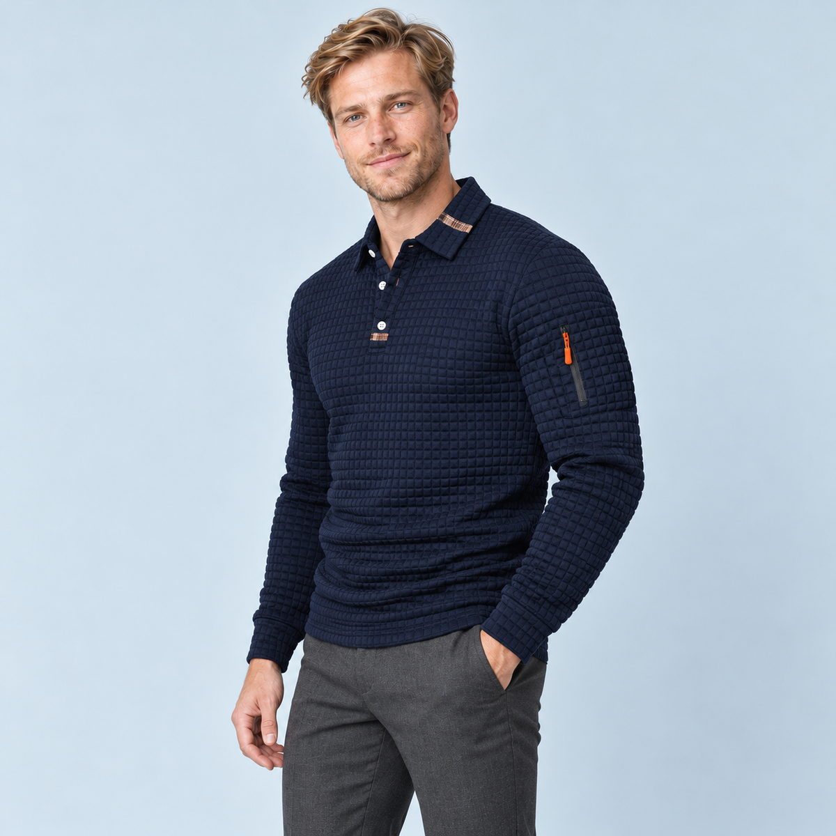 Pull polo bleu marine – vue de trois quarts