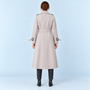Trench long femme kaki, vue de dos reconstituée — détails à vérifier