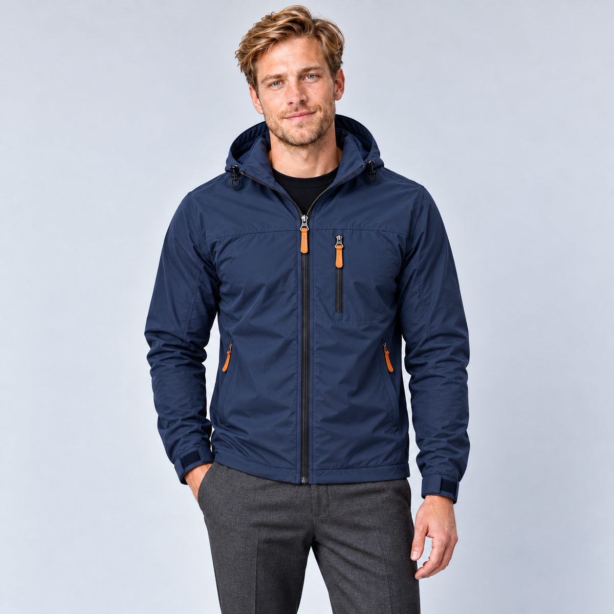 Veste à capuche bleu marine — face avec mannequin